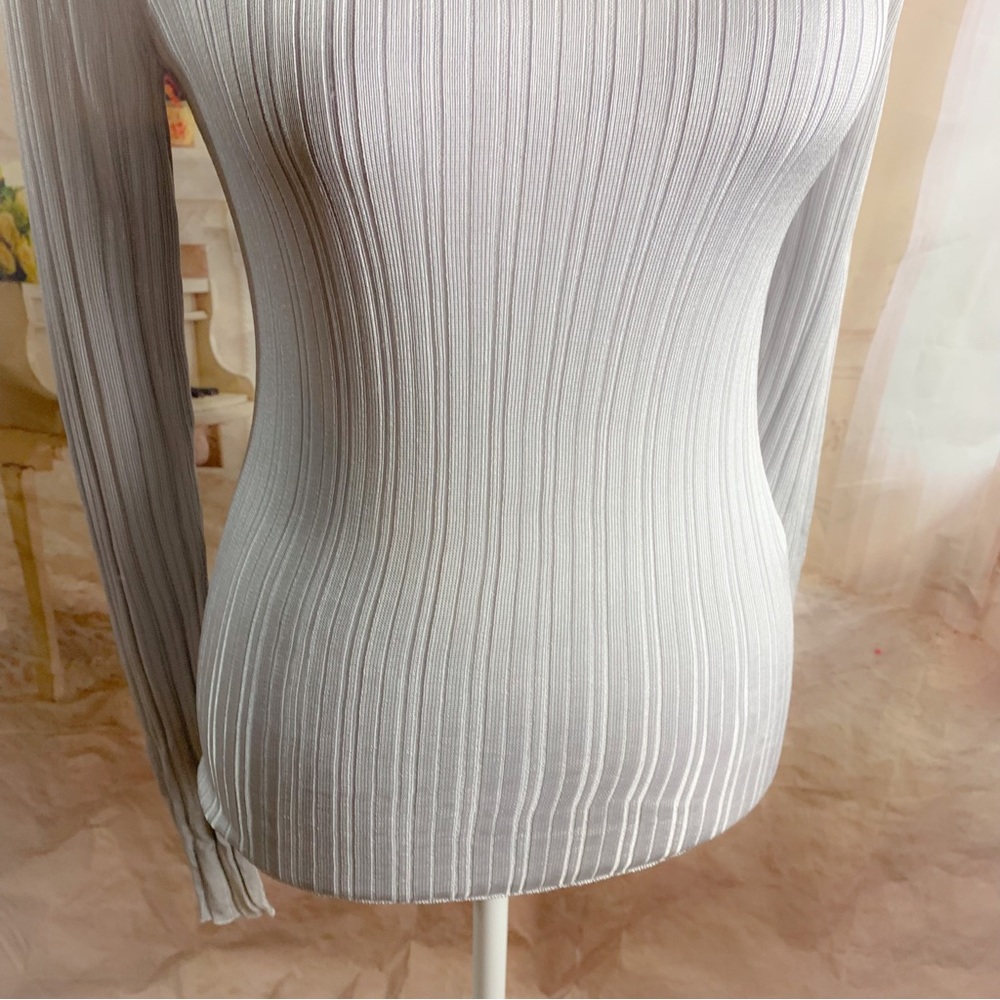 VINCE Ribbed Crew Silver Top - Picture 6 of 14